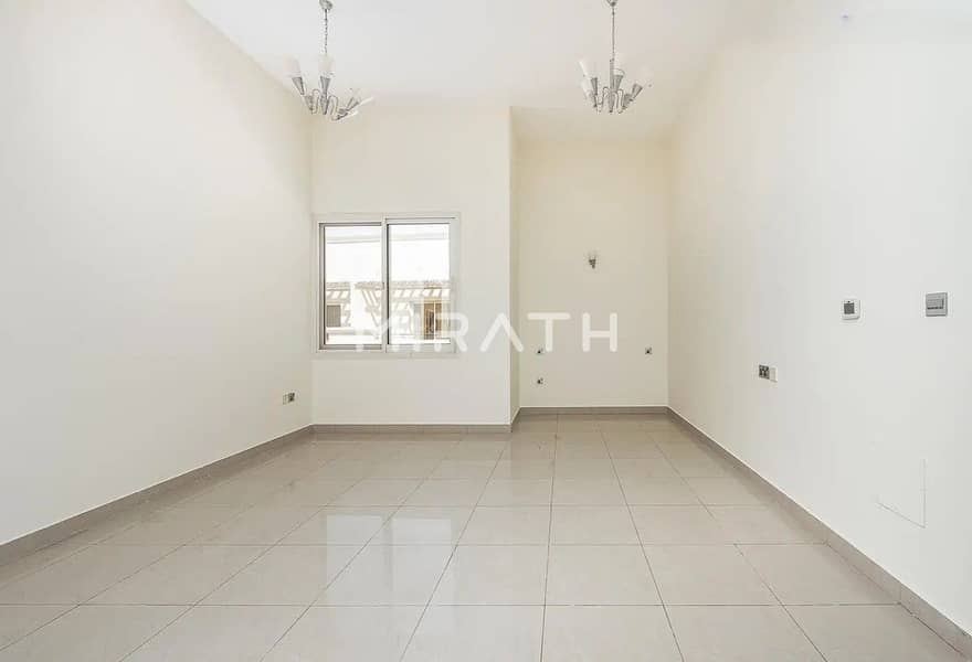 Newly Renovated Villa | Close to Park | Pool - Image 8