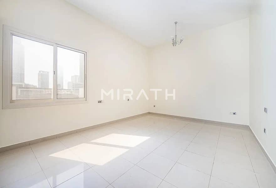 Newly Renovated Villa | Close to Park | Pool - Image 11