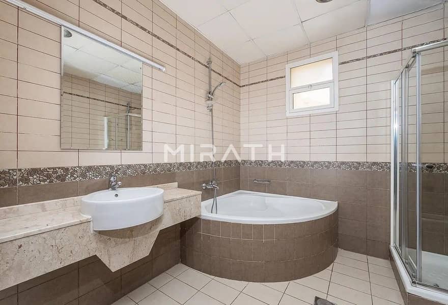 Newly Renovated Villa | Close to Park | Pool - Image 12