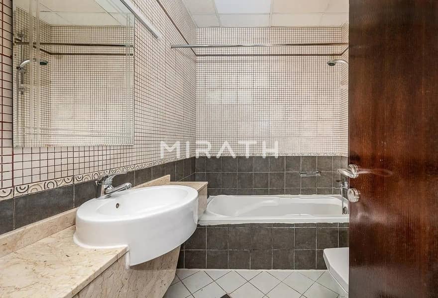 Newly Renovated Villa | Close to Park | Pool - Image 15