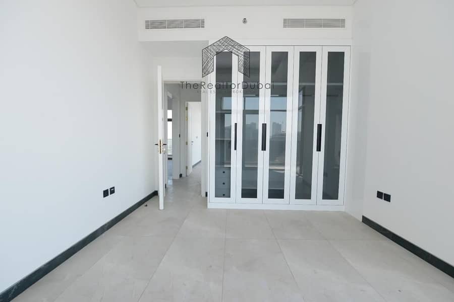 Corner Unit | Spacious | Ready to move in