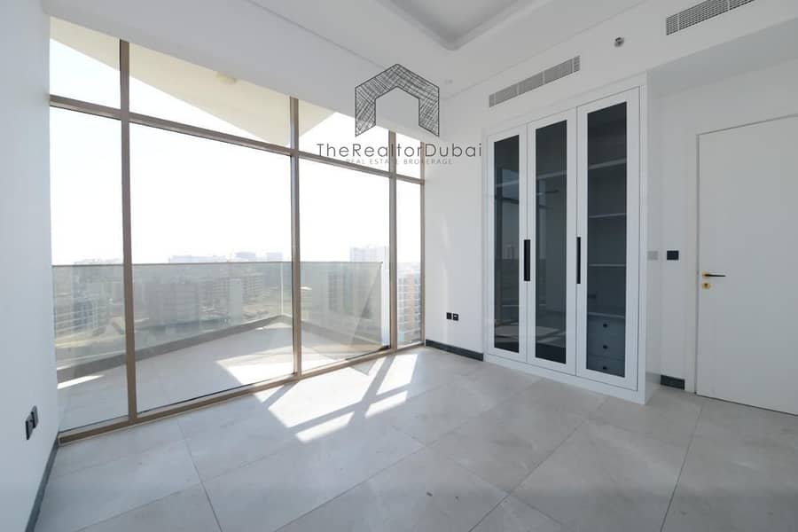 Corner Unit | Spacious | Ready to move in