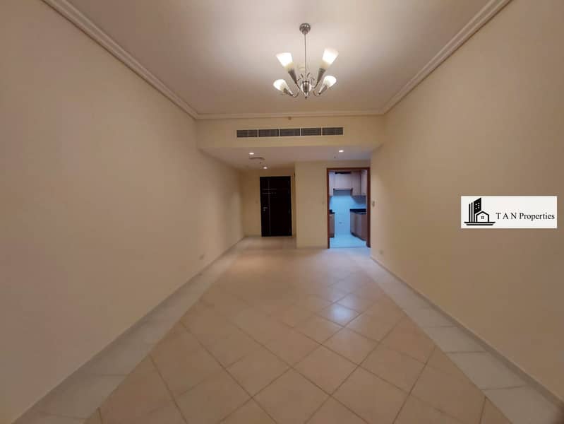 CHILLER FREE | SKYLINE VIEW | NEARBY METRO