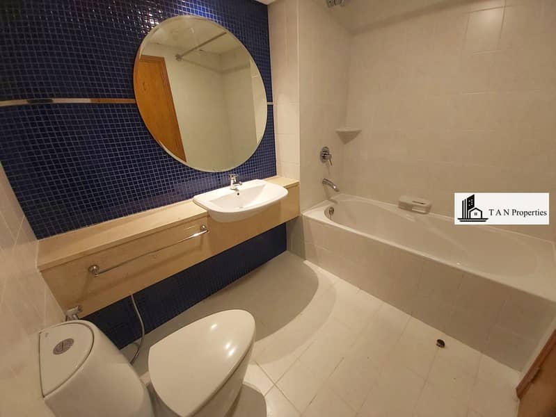 CHILLER FREE | SKYLINE VIEW | NEARBY METRO - Image 13