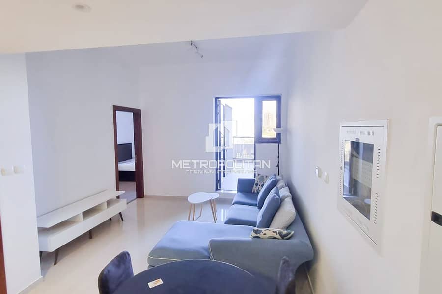 Spacious Layout | Furnished | Vacant 24 January