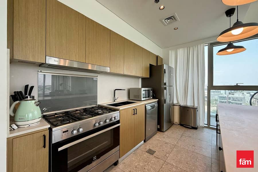 Prime Location | Fully Furnished | Modern - Image 8