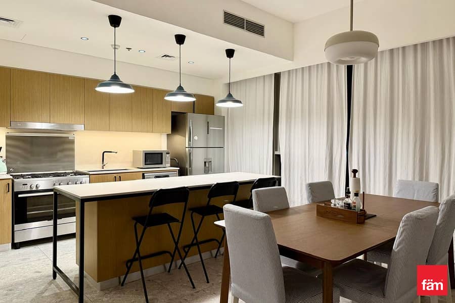 Prime Location | Fully Furnished | Modern - Image 10