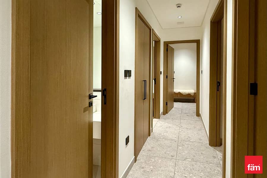 Prime Location | Fully Furnished | Modern - Image 12