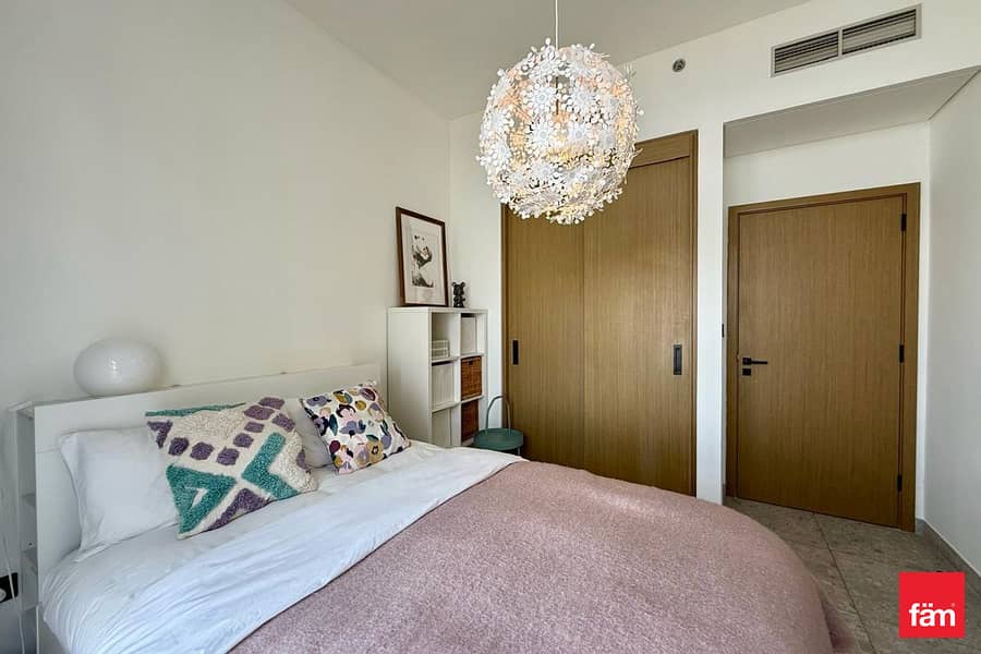 Prime Location | Fully Furnished | Modern - Image 14