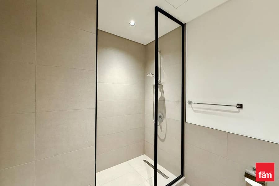 Prime Location | Fully Furnished | Modern - Image 23