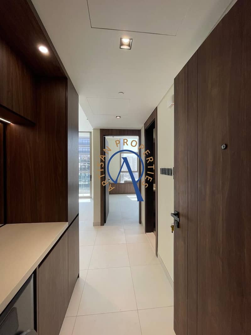 VACANT | MODERN TOUCHES | PRIME CITY LOCATION