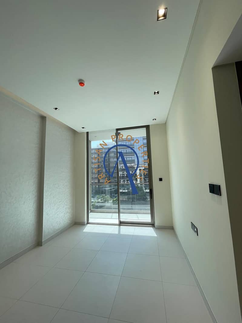 VACANT | MODERN TOUCHES | PRIME CITY LOCATION