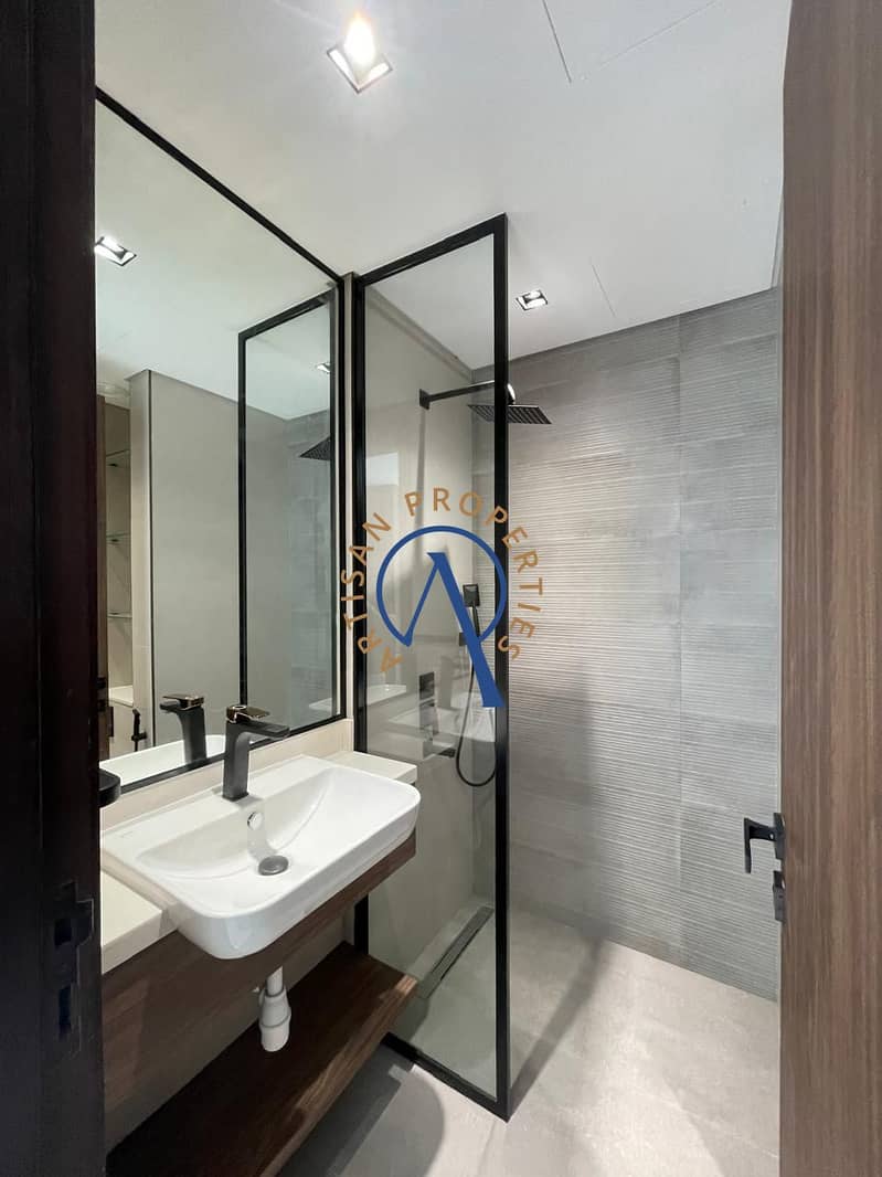 VACANT | MODERN TOUCHES | PRIME CITY LOCATION - Image 13