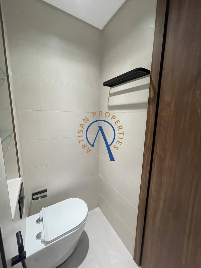 VACANT | MODERN TOUCHES | PRIME CITY LOCATION - Image 14