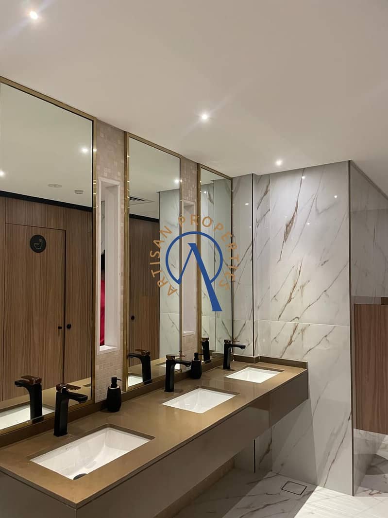 VACANT | MODERN TOUCHES | PRIME CITY LOCATION - Image 30