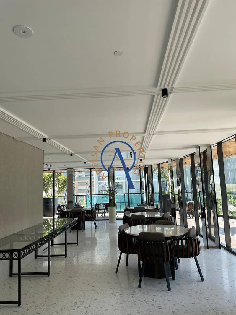 VACANT | MODERN TOUCHES | PRIME CITY LOCATION - Image 33