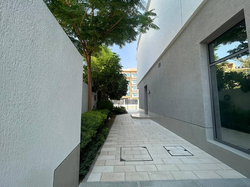 Spacious 5BR + Maid | Private Swimming Pool - Image 44