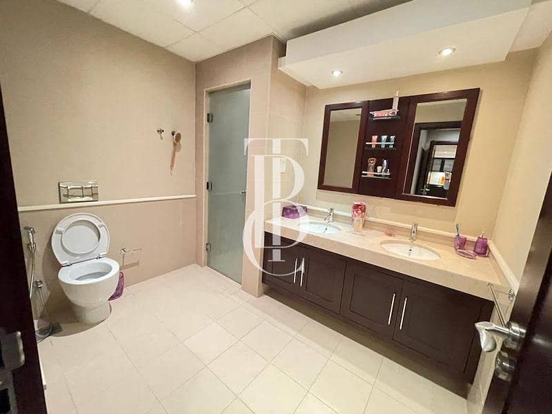 Sky-High Living | Fully Furnished |Full Lake Views - Image 12