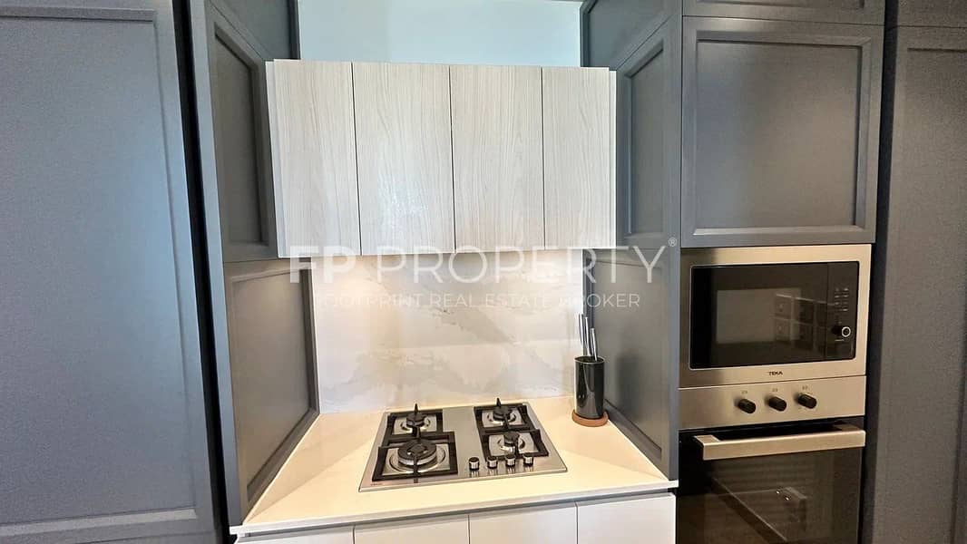 Burj Khalifa View | More Cheqs | Luxury Furnished - Image 9