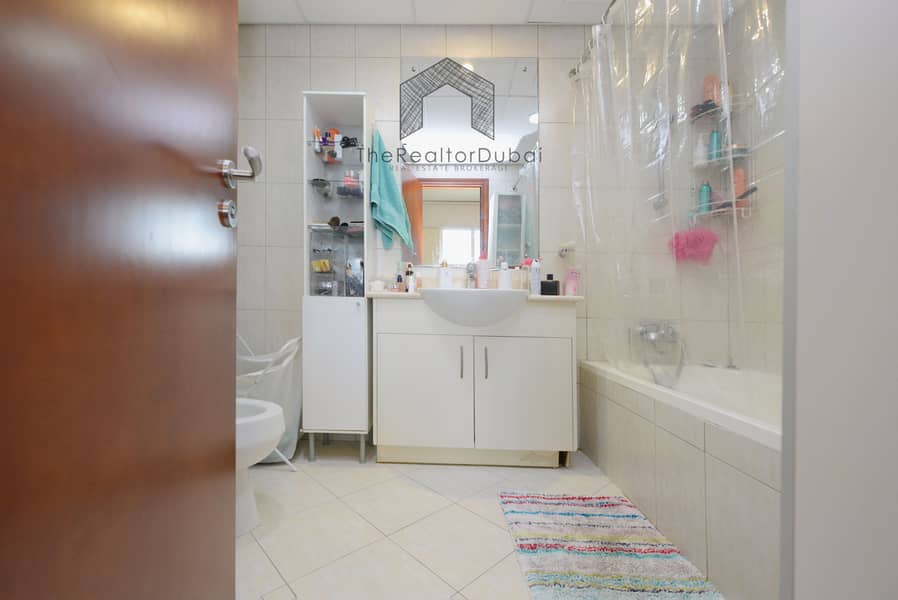 Upgraded | Big Layout | Vacant on Transfer - Image 10