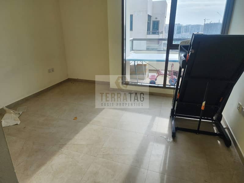 3 bhk | Unfurnished | Next To Metro |