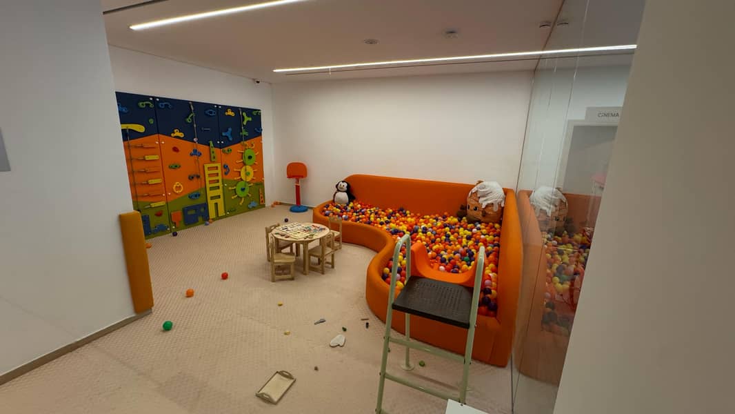 Luxury Living | Full Amenities | Private Zoo - Image 15