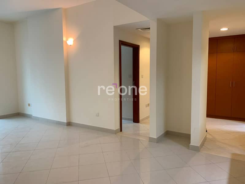 1 BR | Unique Layout | Extra Built-in Storage