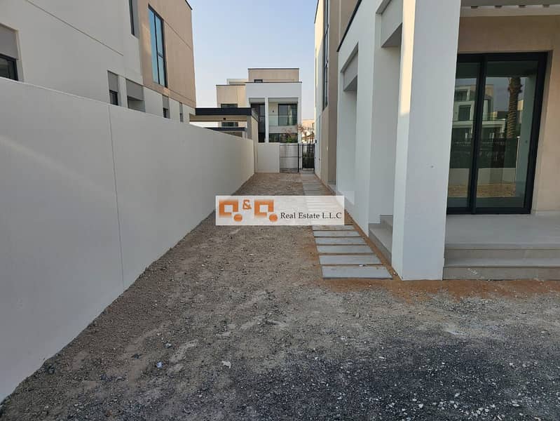 Park Access| Brand New | Near To Amenities - Image 12
