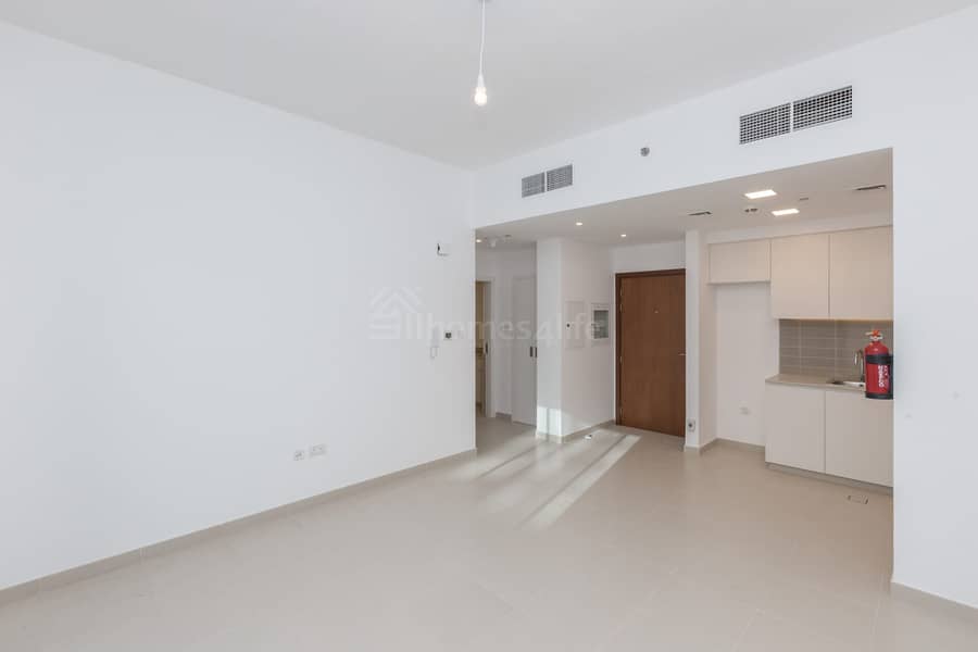 GREAT LOCATION | MID-FLOOR | AVAILABLE NOW