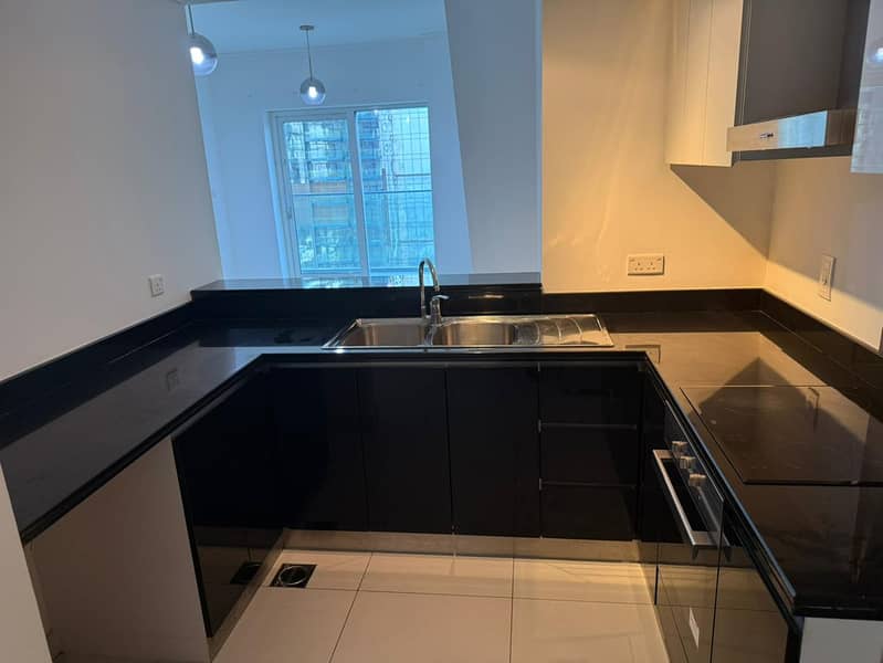 LOWEST PRICE - 3 BEDROOM ON A HIGHER FLOOR - 1 MONTH FREE !