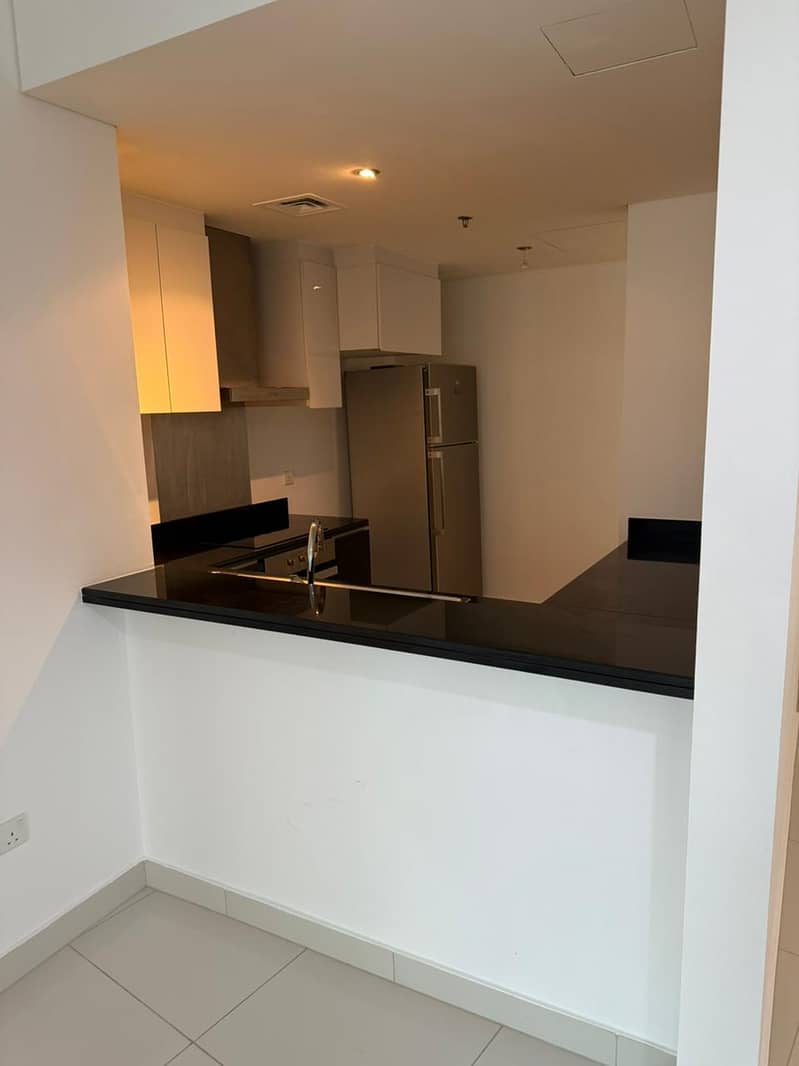 LOWEST PRICE - 3 BEDROOM ON A HIGHER FLOOR - 1 MONTH FREE ! - Image 8