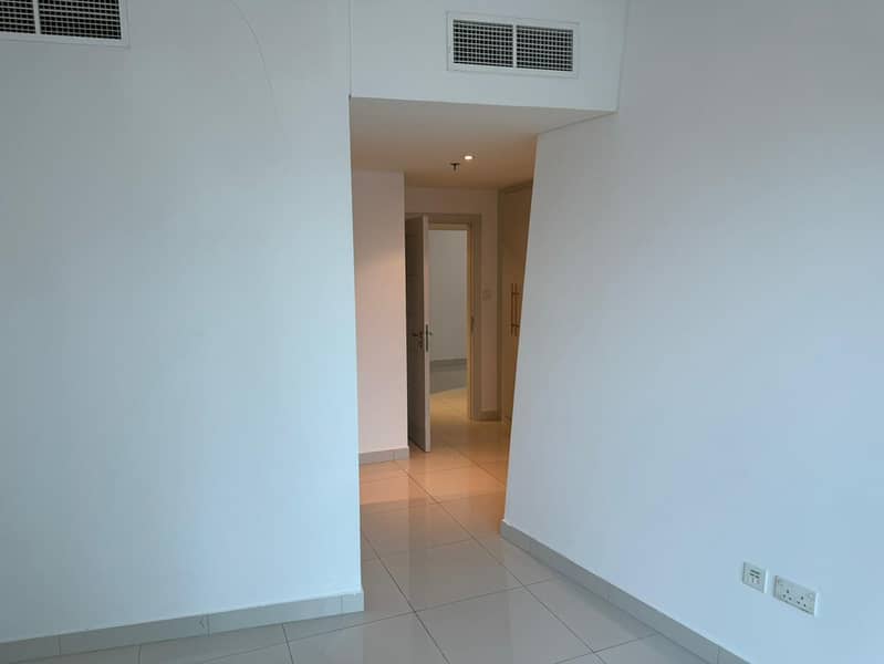 LOWEST PRICE - 3 BEDROOM ON A HIGHER FLOOR - 1 MONTH FREE ! - Image 9