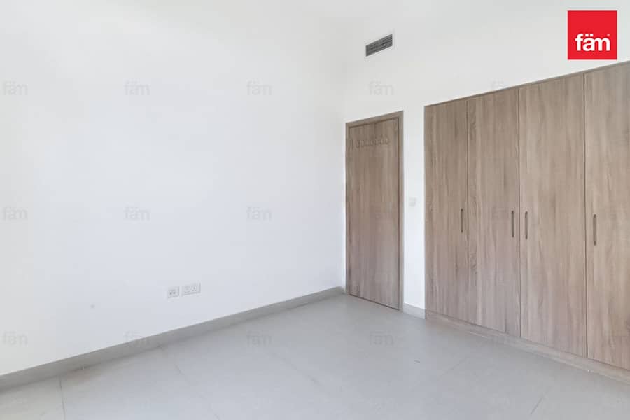 Bright And Spacious Layout With Large Terrace