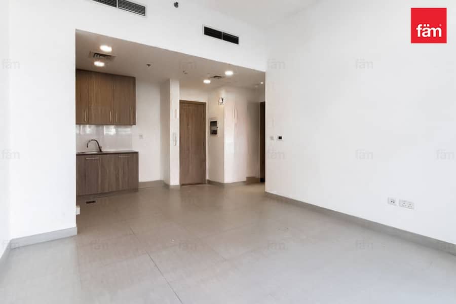 Bright And Spacious Layout With Large Terrace