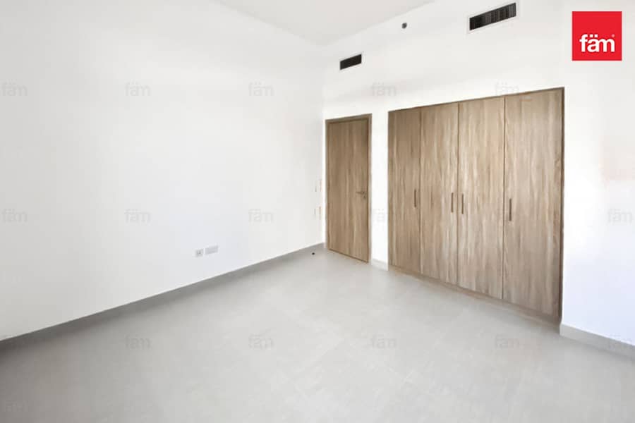 Bright And Spacious Layout With Large Terrace - Image 6