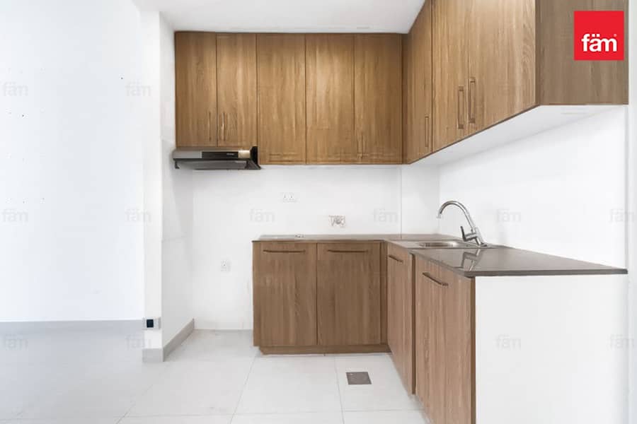 Bright And Spacious Layout With Large Terrace - Image 7