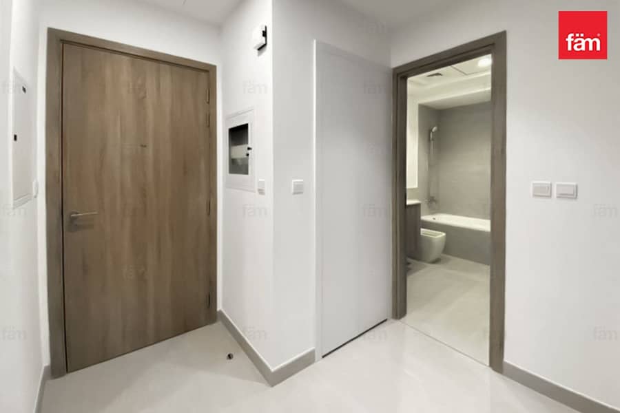 Bright And Spacious Layout With Large Terrace - Image 10