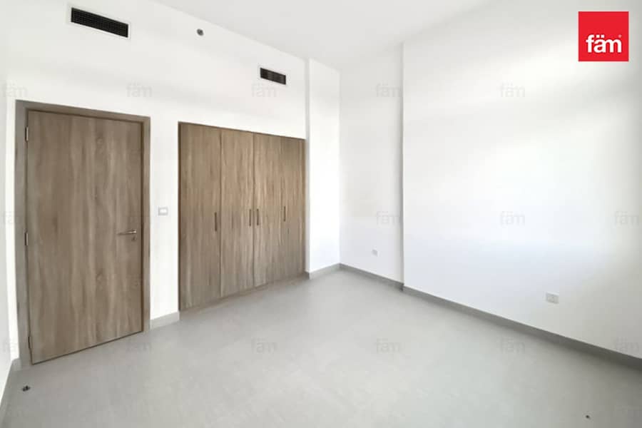 Bright And Spacious Layout With Large Terrace - Image 12