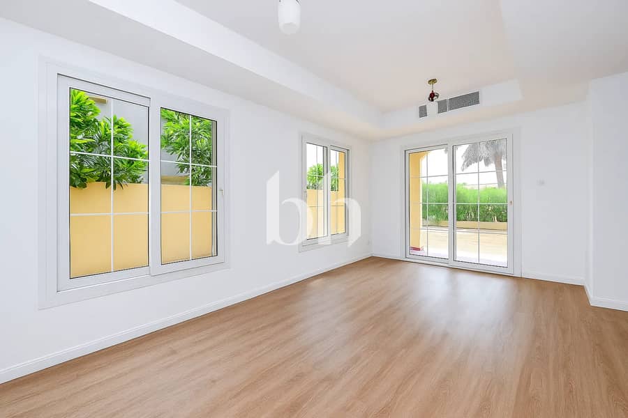 Type 4E | Lake Backing | Single Row | Large Plot