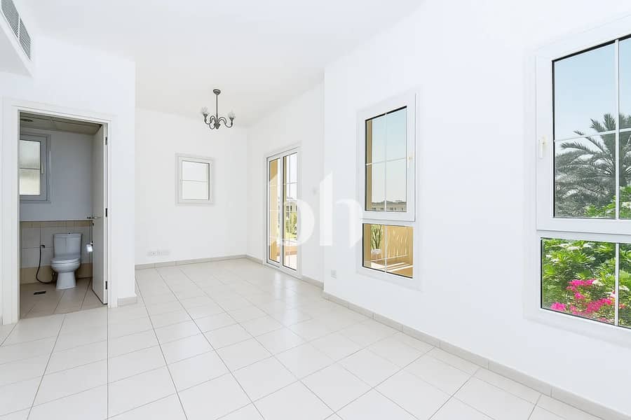 Type 4E | Lake Backing | Single Row | Large Plot