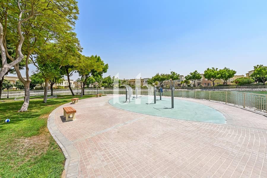 Type 4E | Lake Backing | Single Row | Large Plot - Image 9