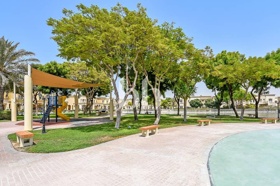 Type 4E | Lake Backing | Single Row | Large Plot - Image 10