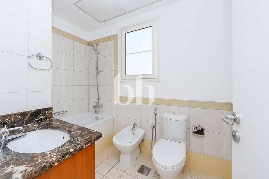 Type 4E | Lake Backing | Single Row | Large Plot - Image 6