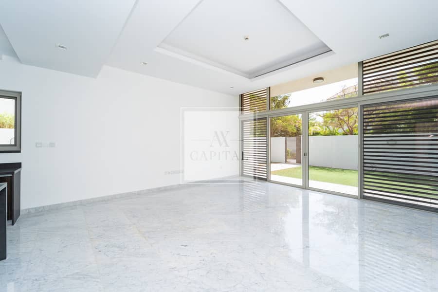 Large Plot | Landsaped Garden | Ready To Move In