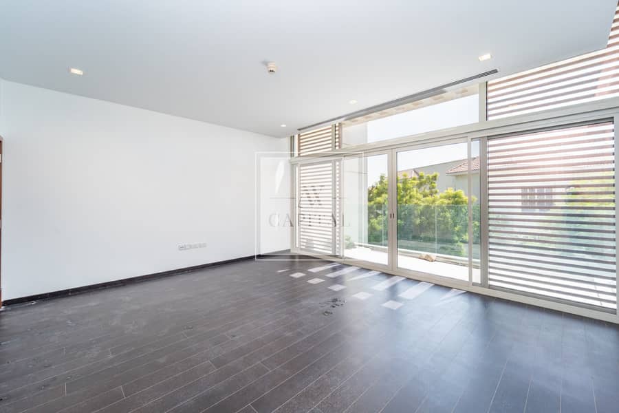 Large Plot | Landsaped Garden | Ready To Move In - Image 8