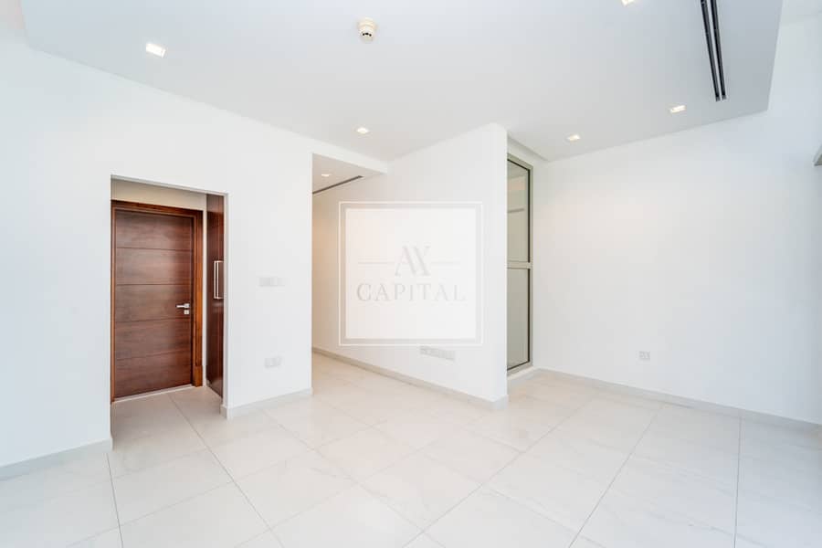 Large Plot | Landsaped Garden | Ready To Move In - Image 12