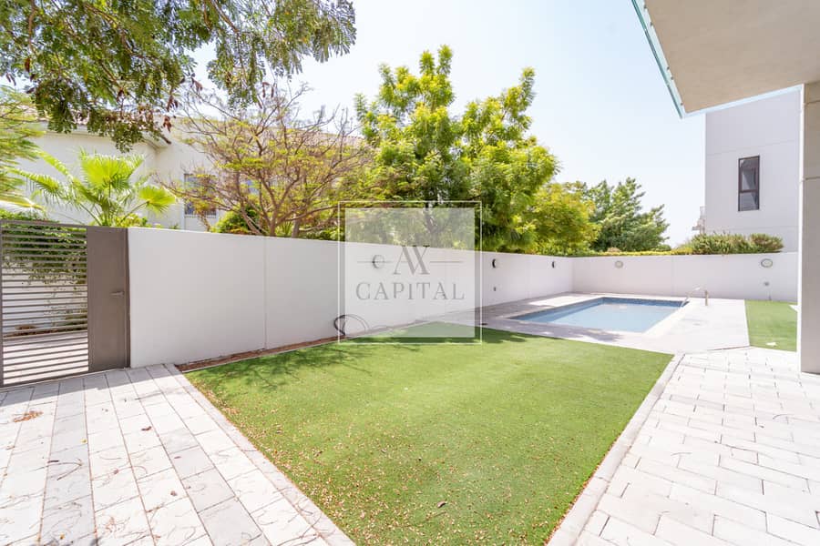 Large Plot | Landsaped Garden | Ready To Move In - Image 15