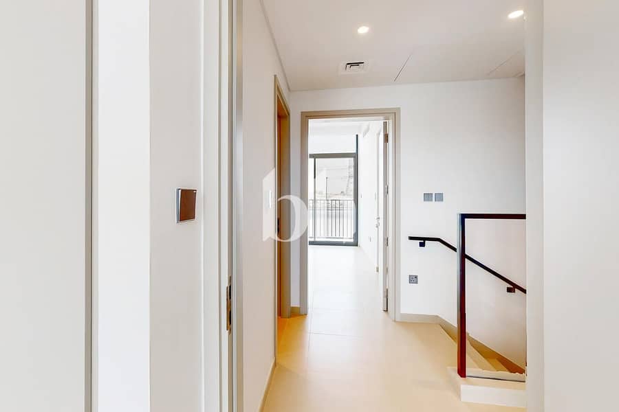 Exclusive | Well Maintained | Vacant - Image 6