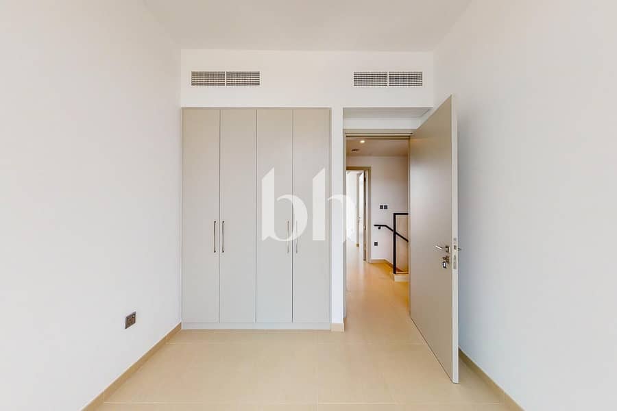 Exclusive | Well Maintained | Vacant - Image 7