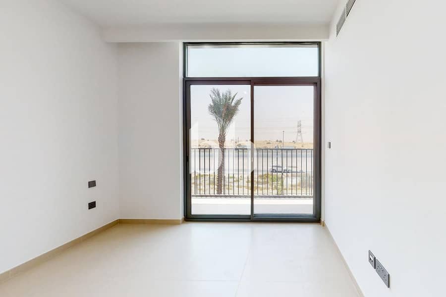 Exclusive | Well Maintained | Vacant - Image 8